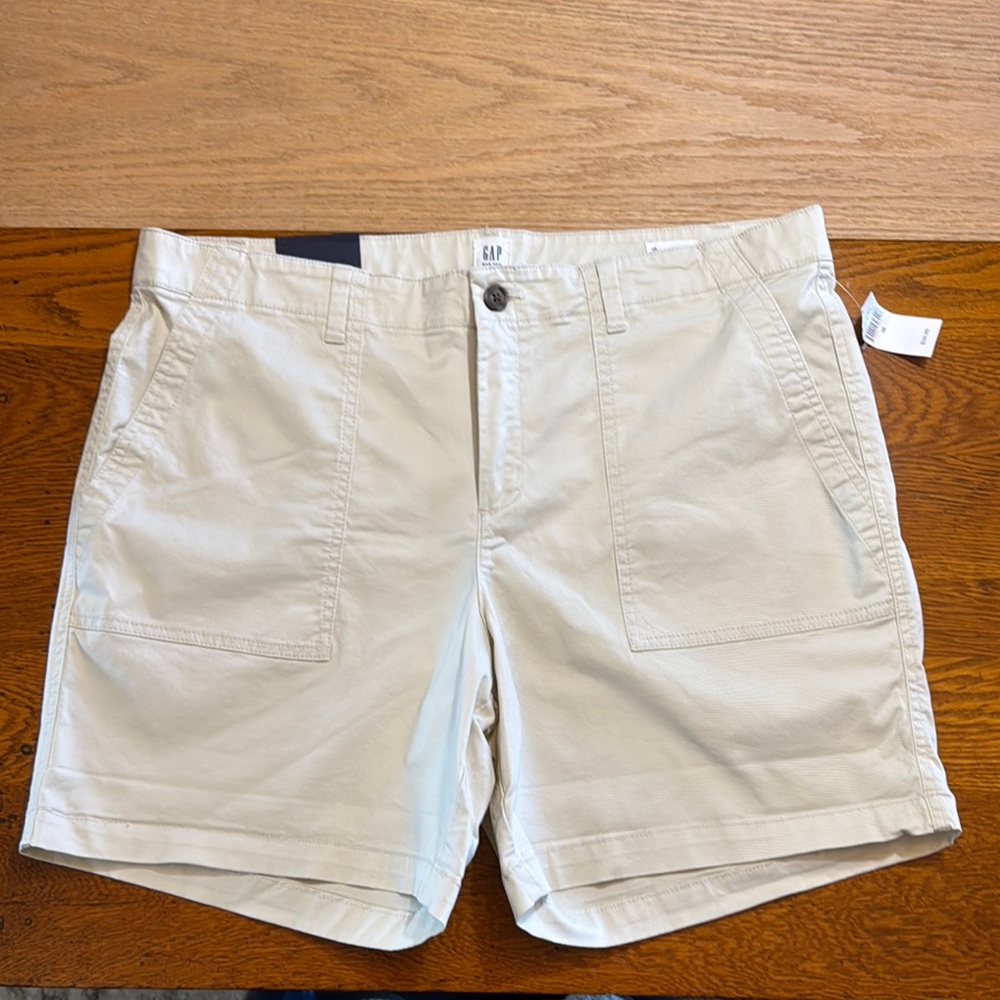 Women’s GAP Cream Shorts size 16